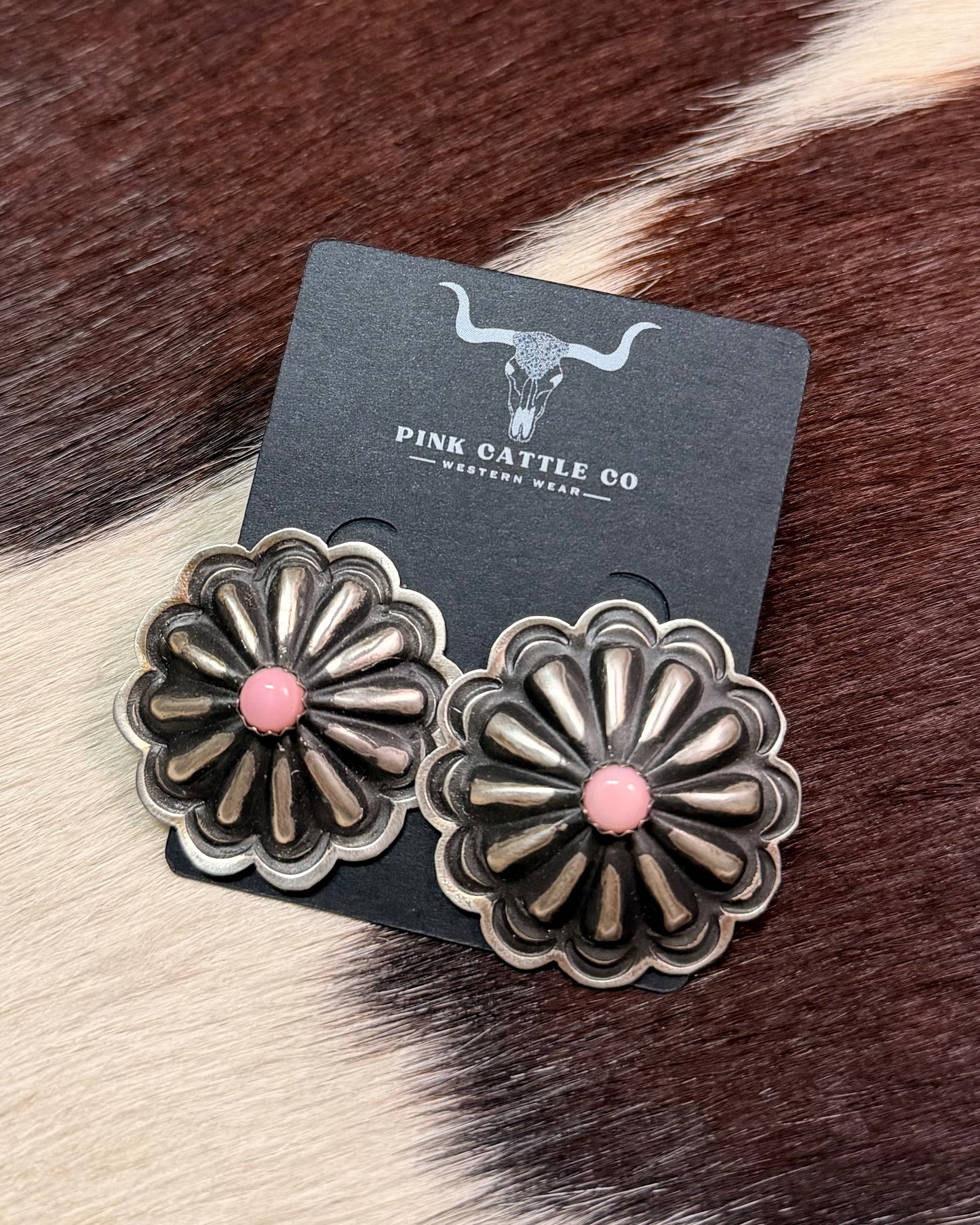 L.Tahe Pink Conch Concho Studs *Native