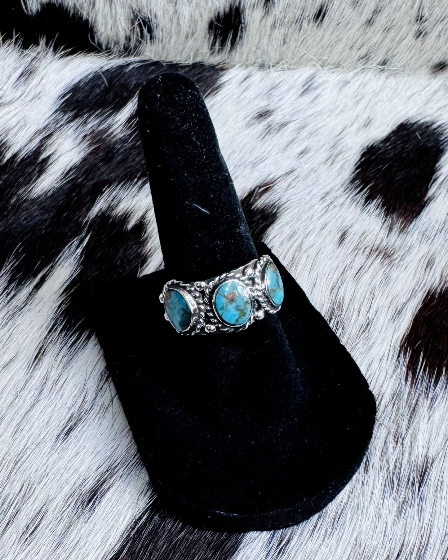 Vivi 3 Stone Ring *NonNative