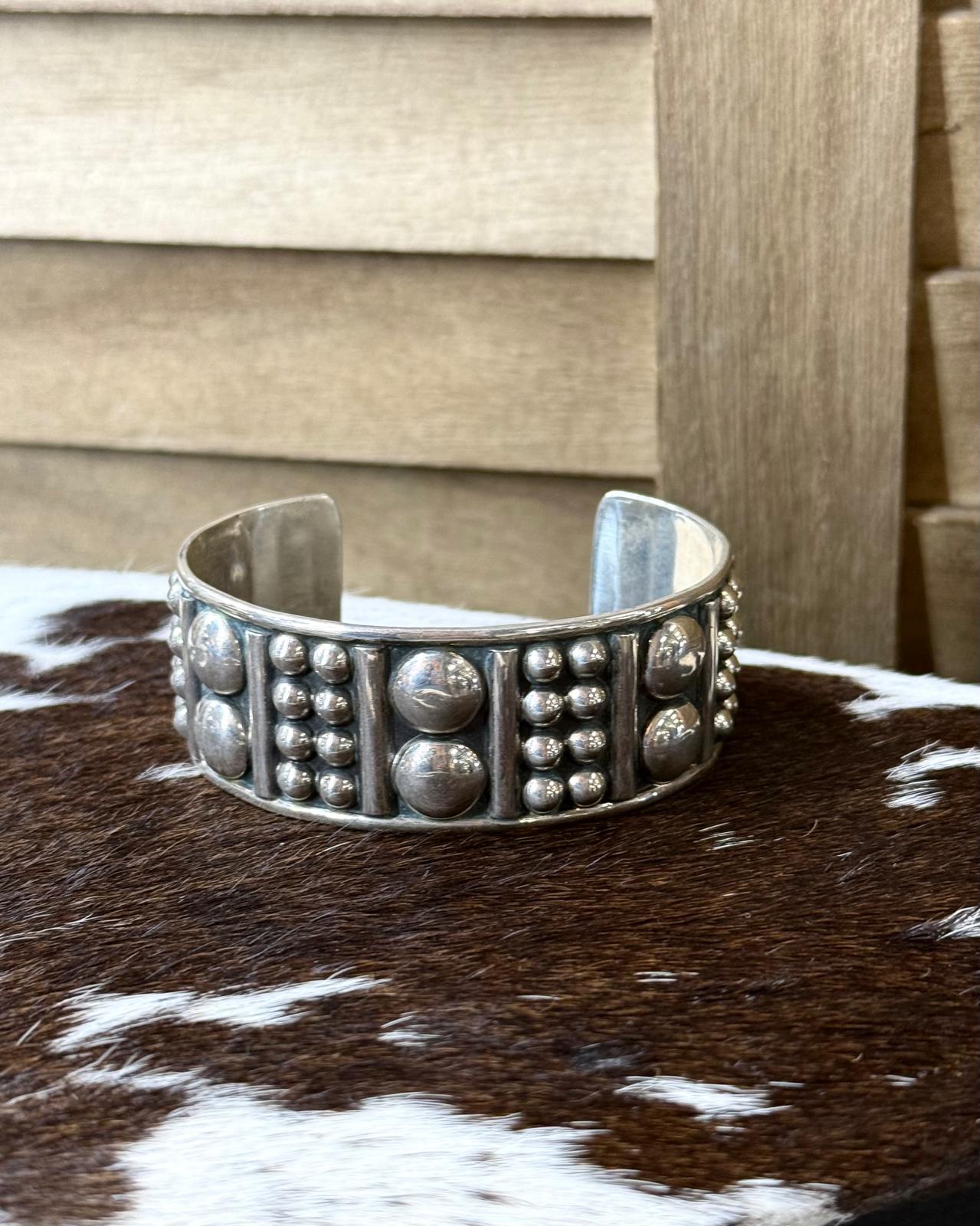 Studded Wide Band Cuff *Non Native