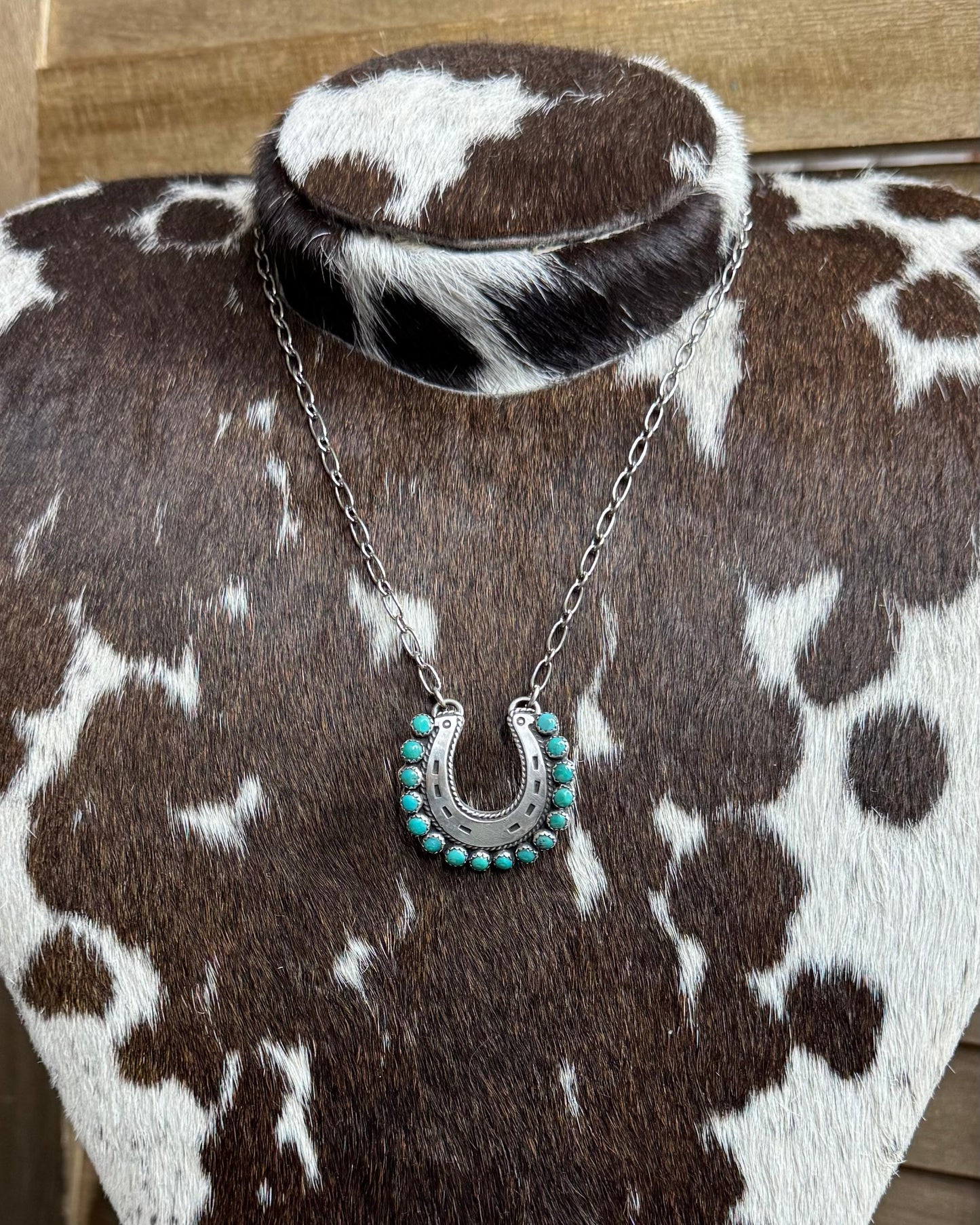 19" Turquoise Horseshoe Necklace *Native