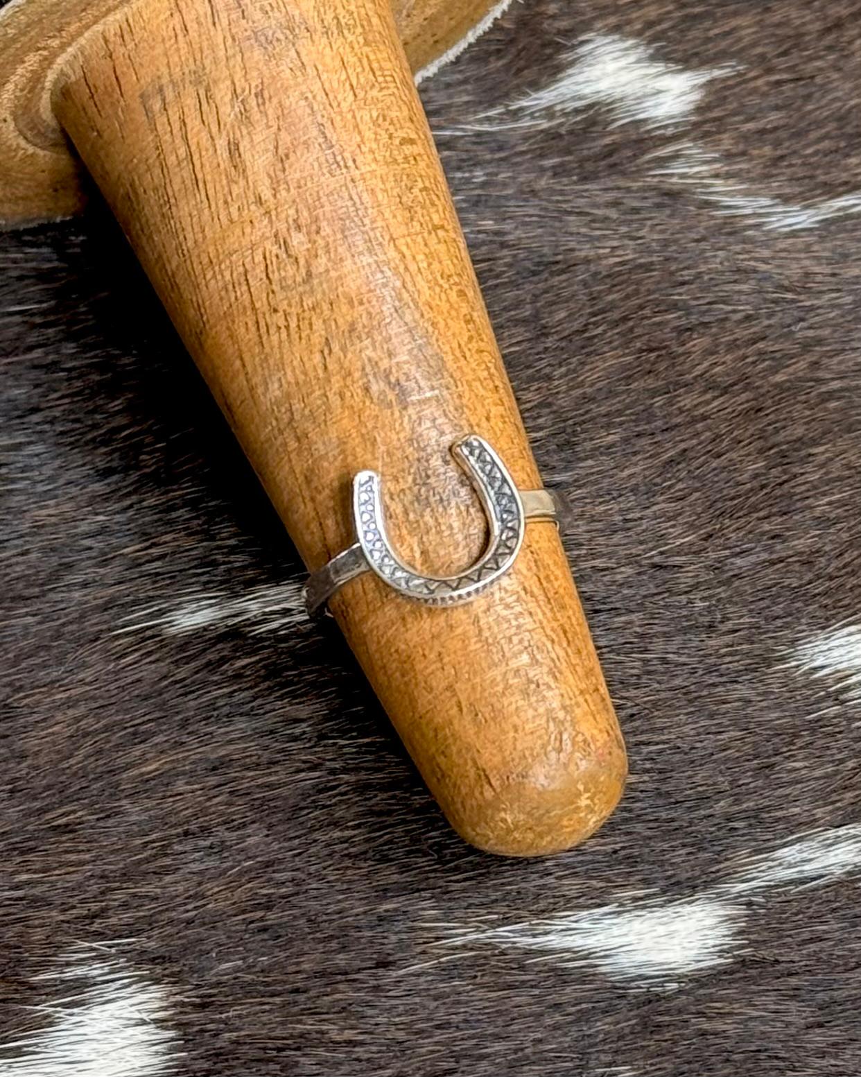 Single Horseshoe Ring *NonNative