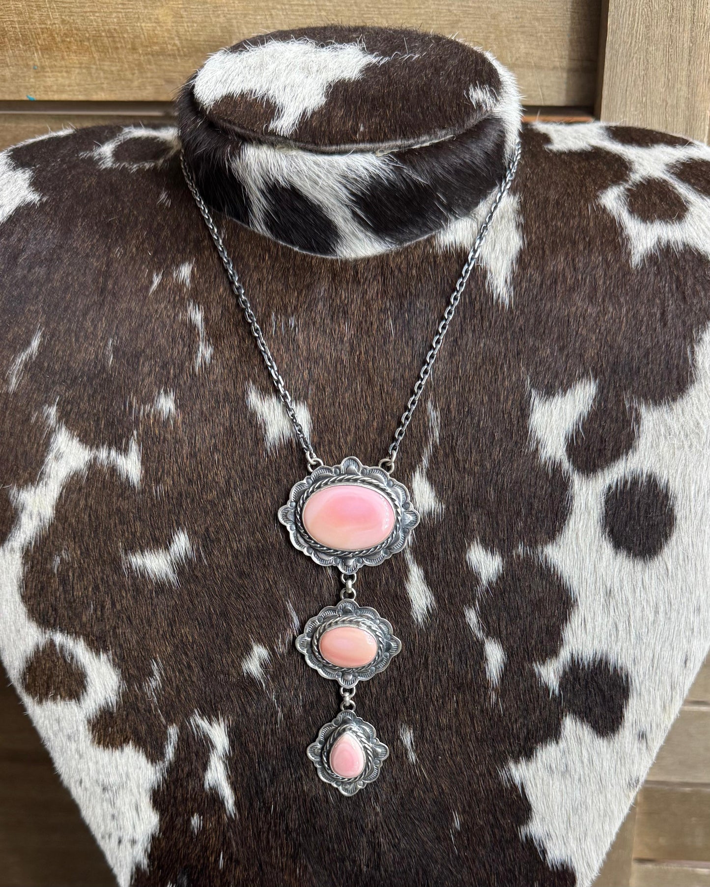 19" Pink Conch 3 Stone Lariat Necklace *Native