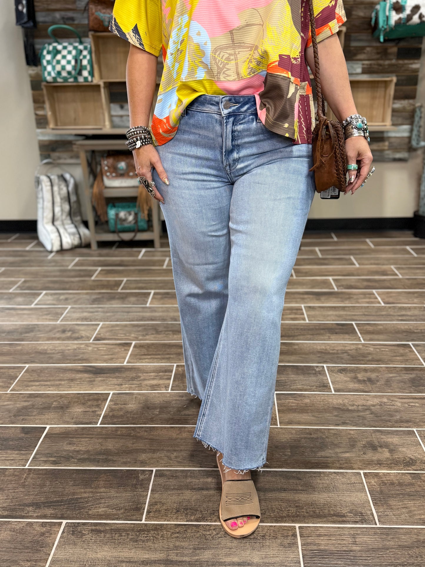 Mid Rise Crop Wide Raw Cut Hem Jeans