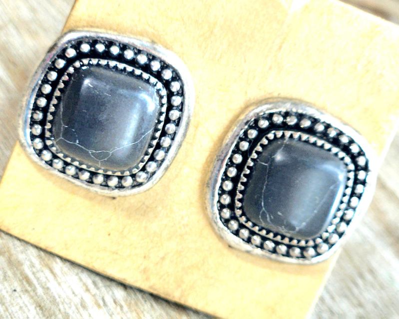 Black stone square stud earrings