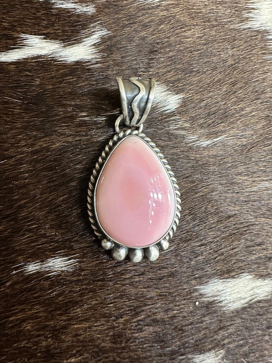 Pink Conch Simple Pendant *Native