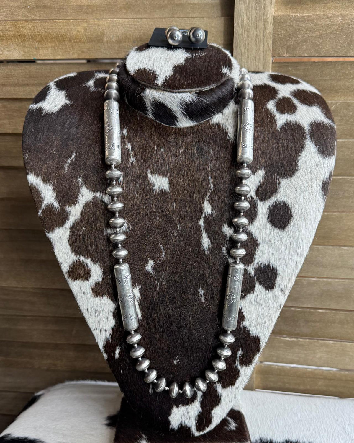 30" Silver Barrel & Saucer Pearl 13mm Necklace *Native