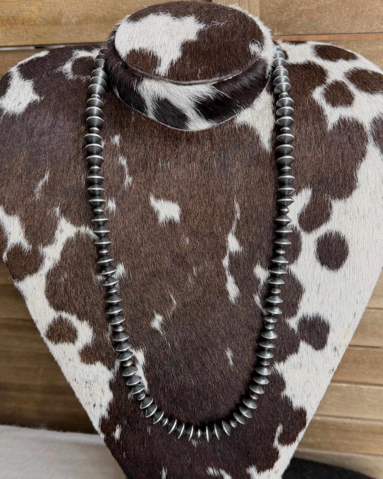 28" Chimey Butte 10mm Saucer Pearls