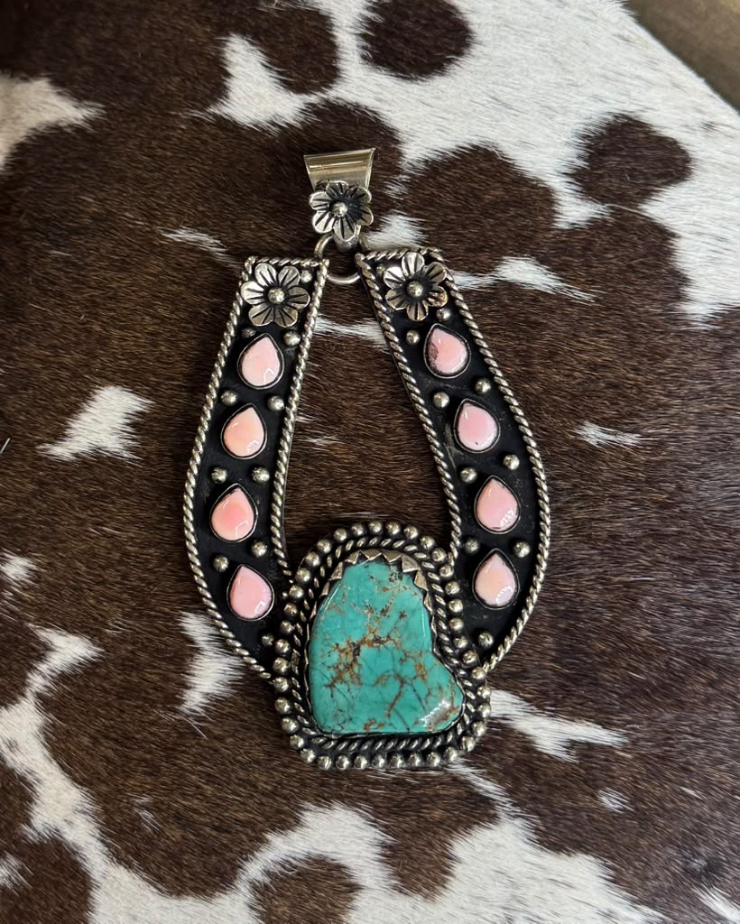 Pink Conch Horseshoe Pendant *NonNative