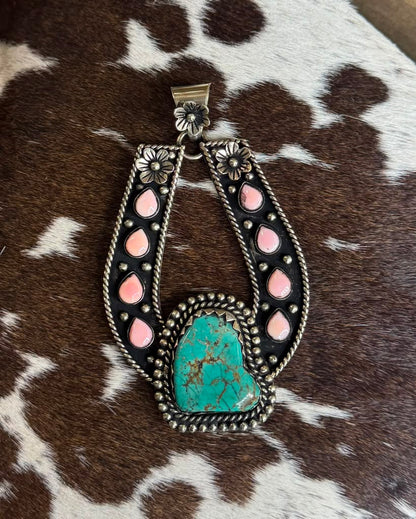 Pink Conch Horseshoe Pendant *NonNative