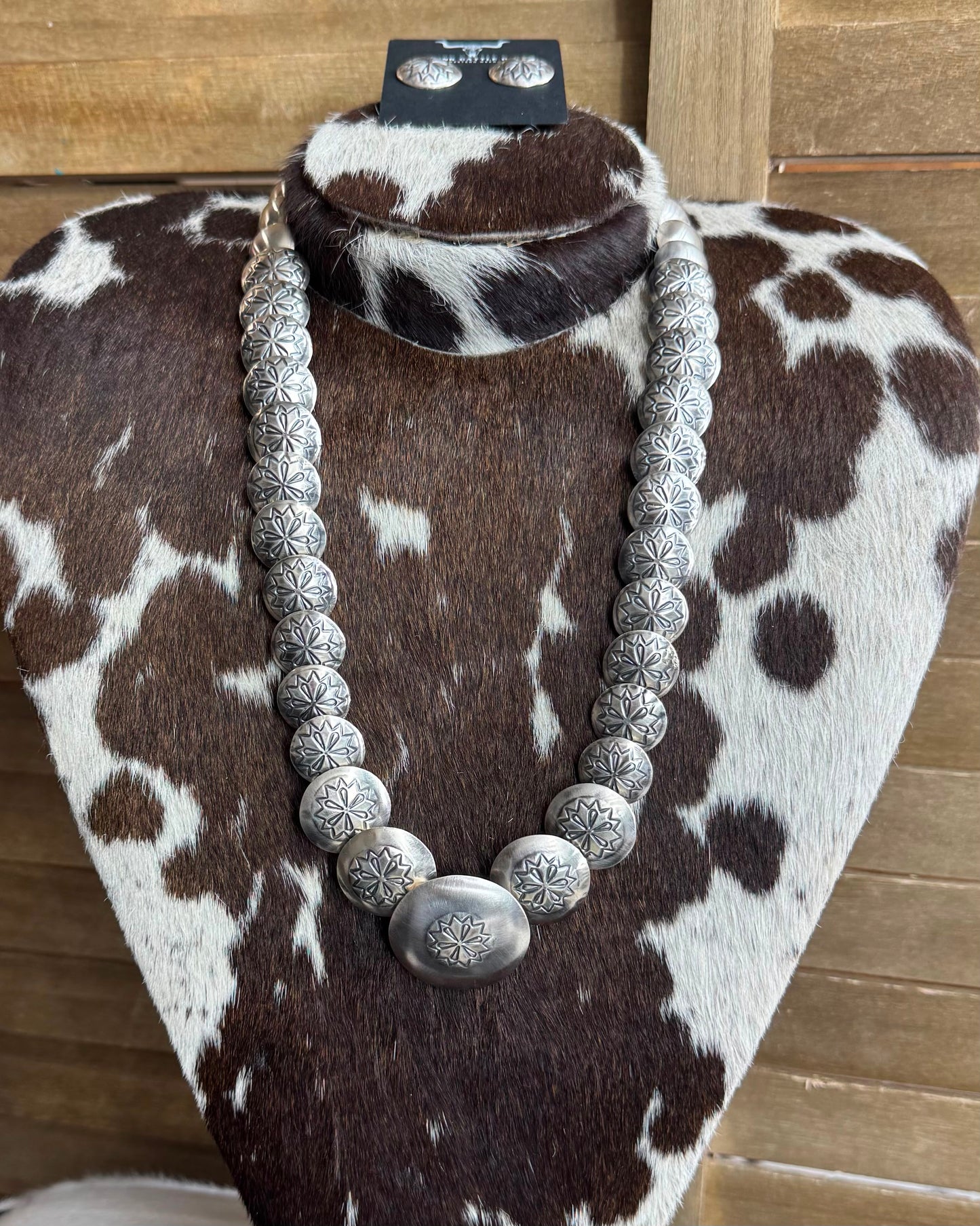 Pillow Pearl Flower Necklace *Native