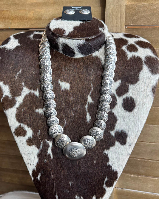 Pillow Pearl Flower Necklace *Native