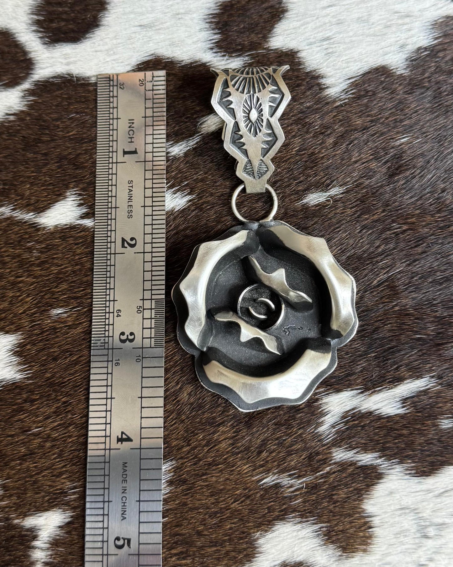 L.Tahe Rose Pendant *Native