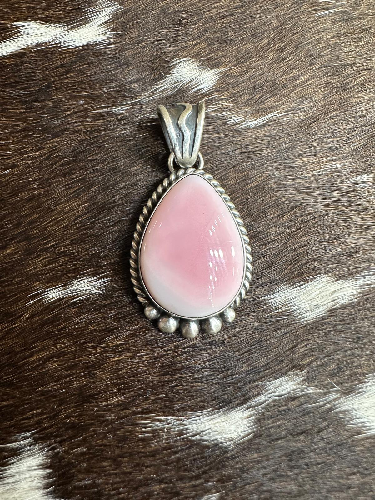 Pink Conch Simple Pendant *Native
