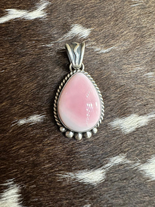 Pink Conch Simple Pendant *Native