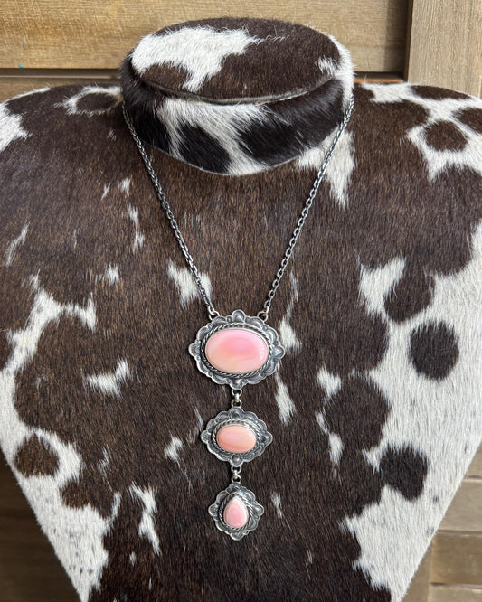 19" Pink Conch 3 Stone Lariat Necklace *Native