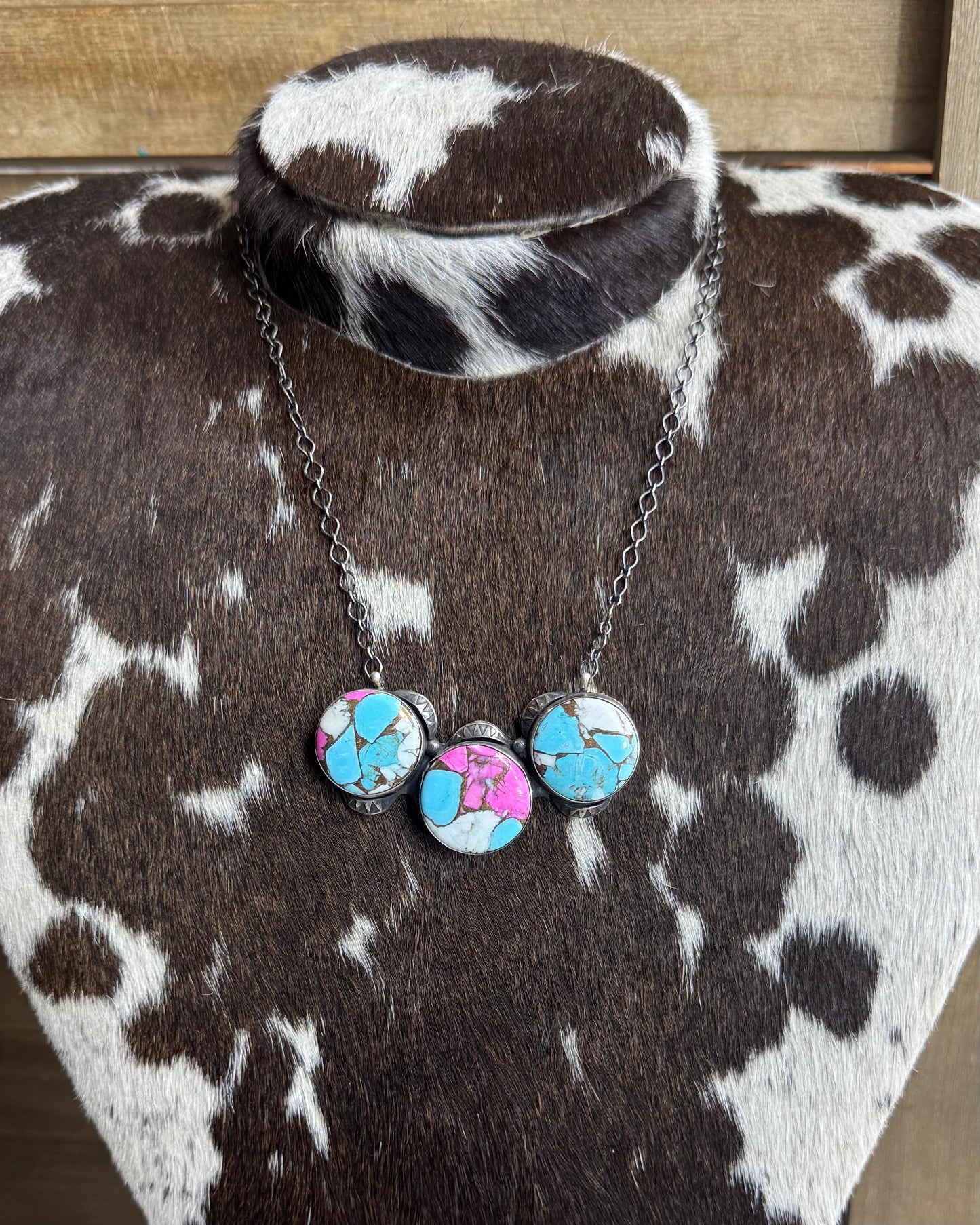20" Cotton Candy 3 Stone Necklace *Native