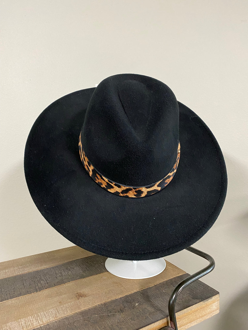 Black Leopard Band Hat